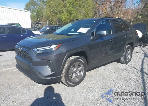 2022 Toyota Rav4 Xle z USA, uszkodzony, nr VIN 2T3W1RFV2NC207492